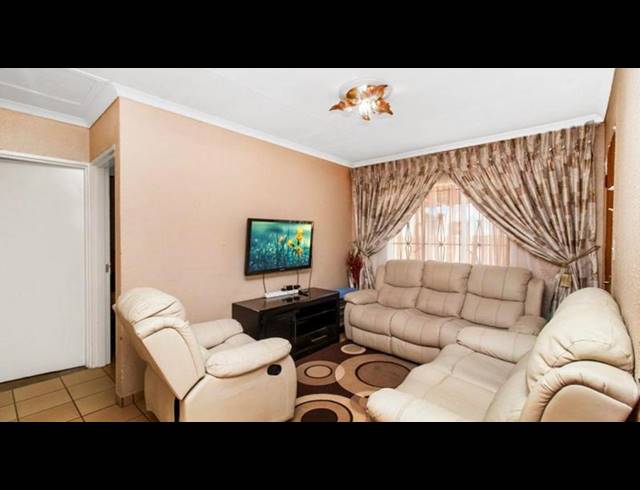 2 BEDROOM HOUSE FOR SALE IN PROTEA GLEN EXT